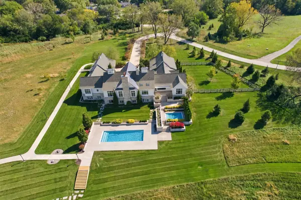 1005 S Division ST, Mahomet, IL 61853