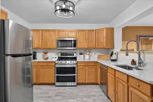 1554 Glacier CIR, Crystal Lake, IL 60014