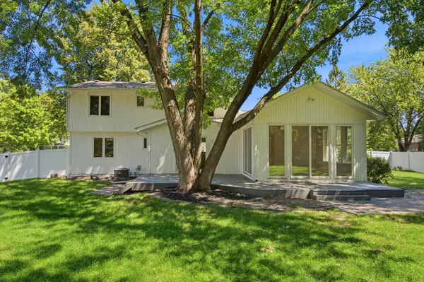 7610 Heritage RD, Eden Prairie, MN 55346