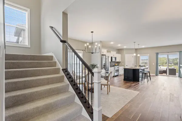 9060 Degler CIR, Chanhassen, MN 55317