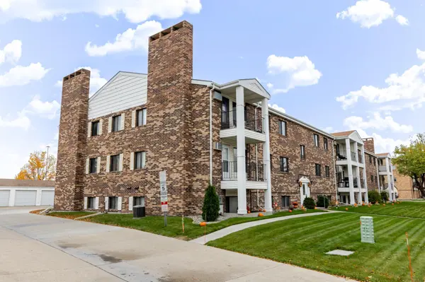 341 Prairiewood CIR S #207, Fargo, ND 58103
