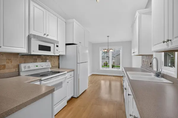 8660 Powers PL, Chanhassen, MN 55317