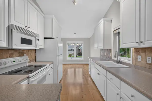 8660 Powers PL, Chanhassen, MN 55317