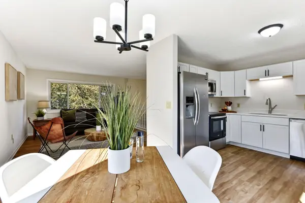 4233 Braddock TRL, Eagan, MN 55123