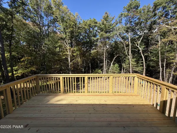 199 Fox RD, Dingmans Ferry, PA 18328