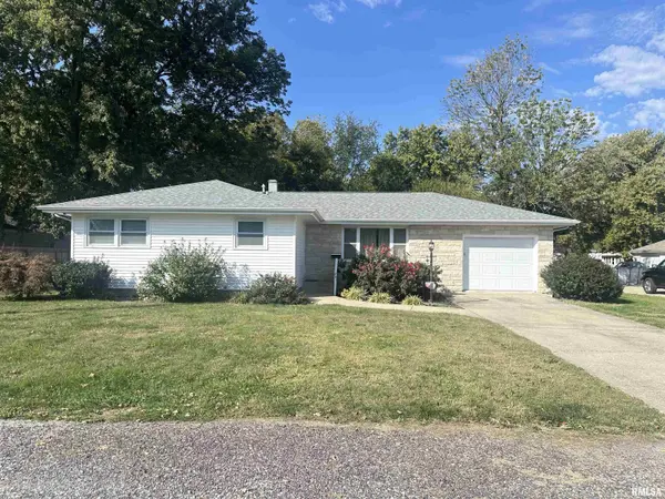 701 N Lawn AVE, Taylorville, IL 62568