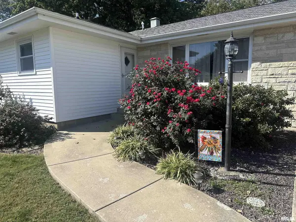 701 N Lawn AVE, Taylorville, IL 62568