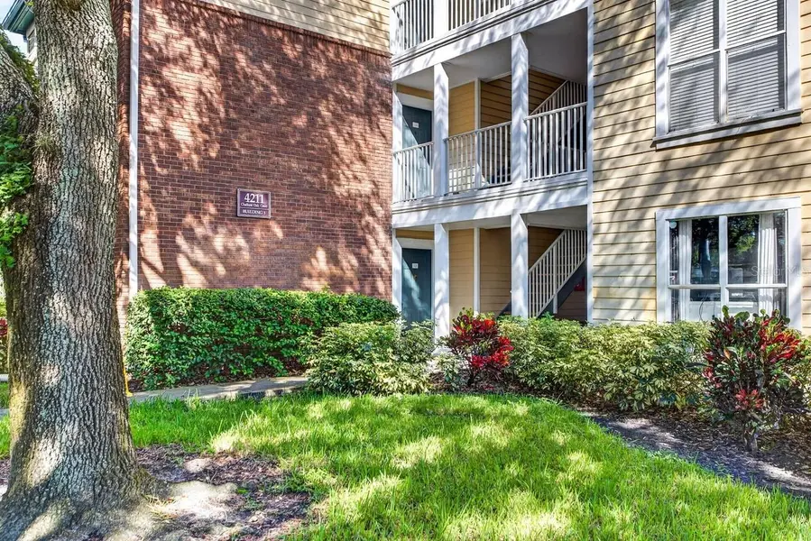 4211 CHATHAM OAK CT #111, Tampa, FL 33624