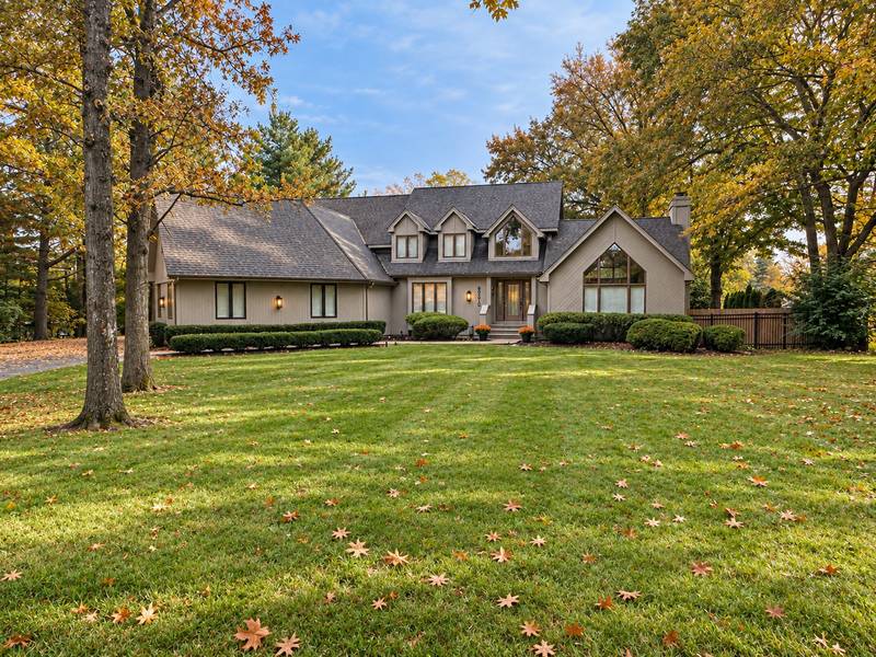 8S510 Oxford LN, Naperville, IL 60565