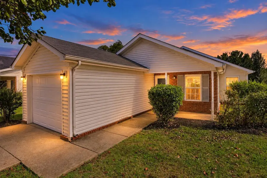 1524 James Gafford Dr, La Vergne, TN 37086