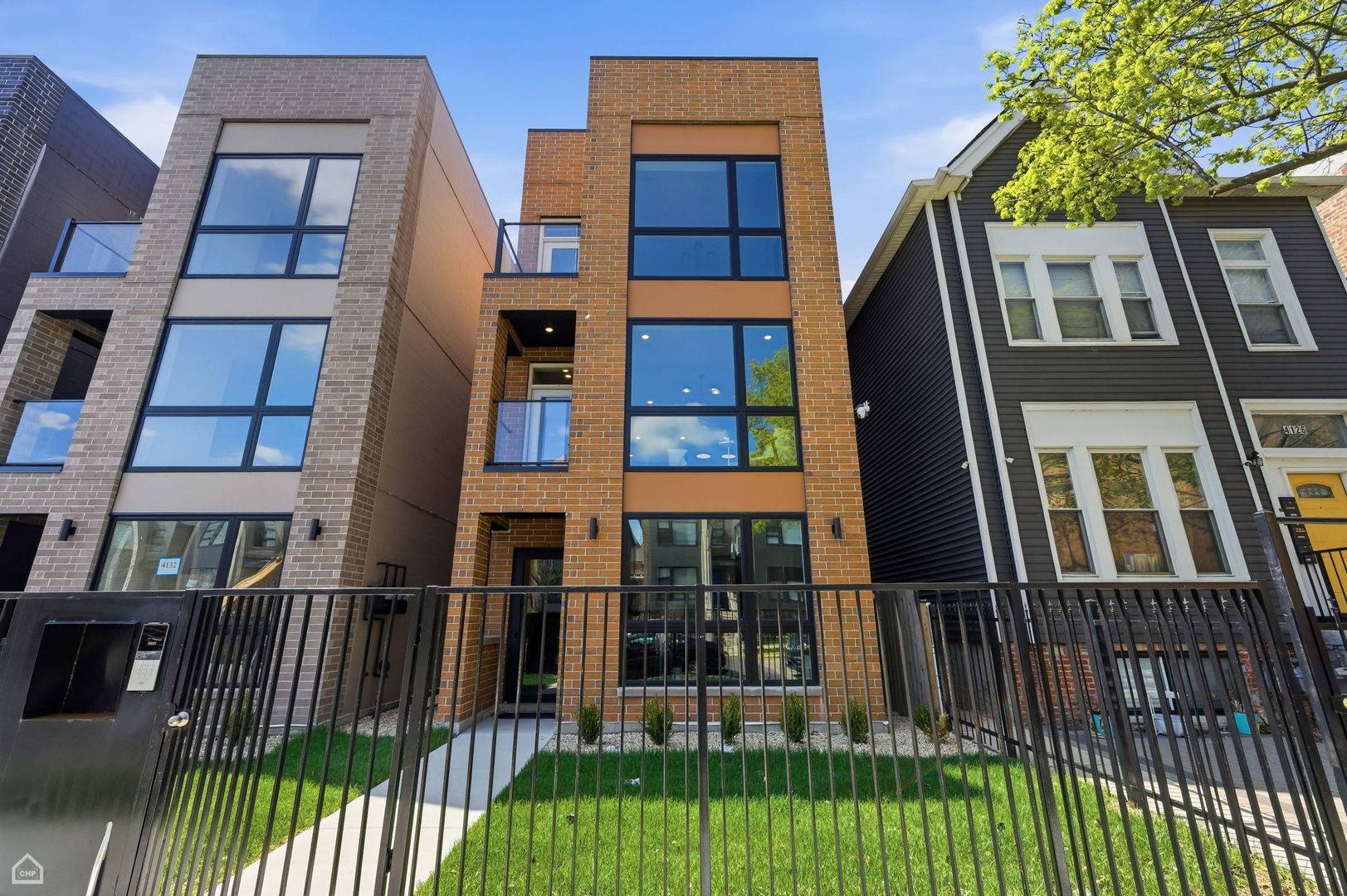 4134 S calumet AVE, Chicago, IL 60653