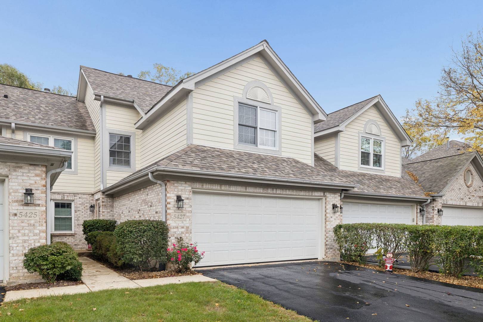 5427 Ashbrook PL, Downers Grove, IL 60515
