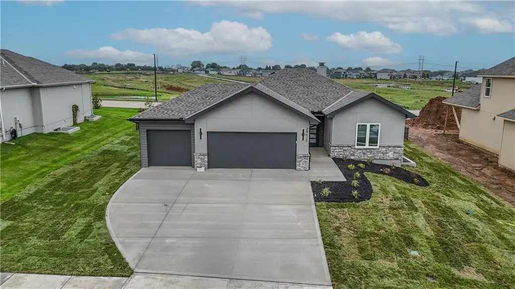 24612 W 60th TER, Shawnee, KS 66226