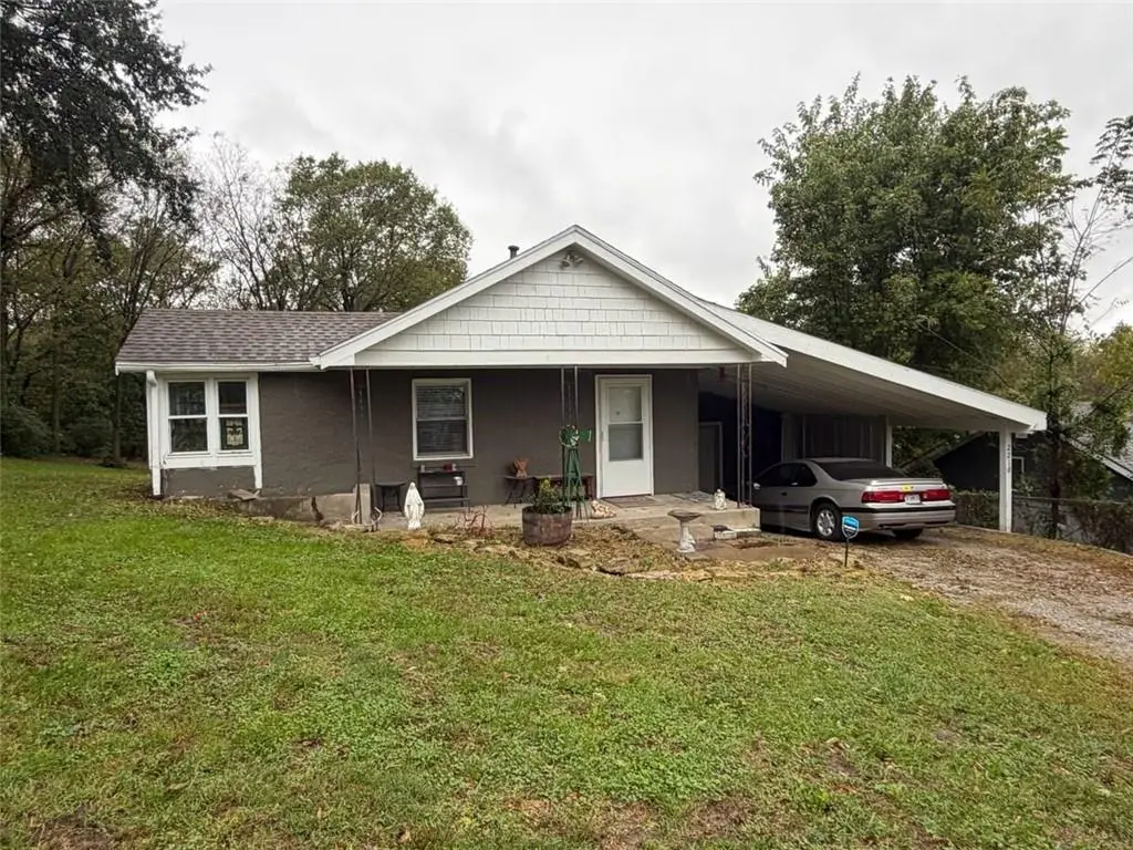 2218 S Glenwood AVE, Independence, MO 64052