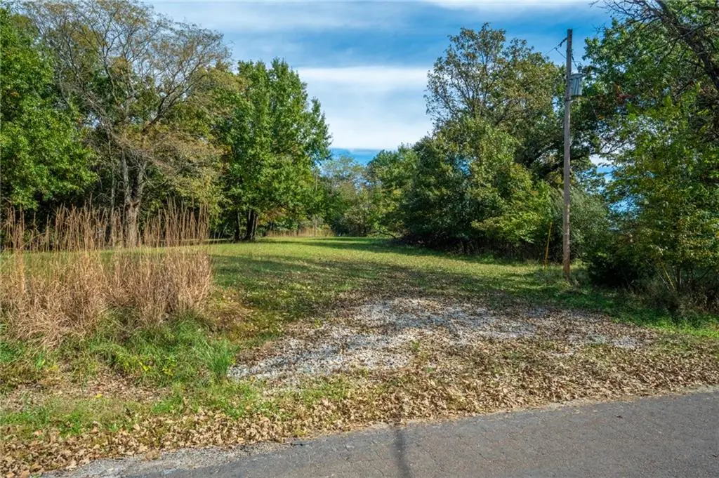 #1087 Lake Viking TER, Gallatin, MO 64640