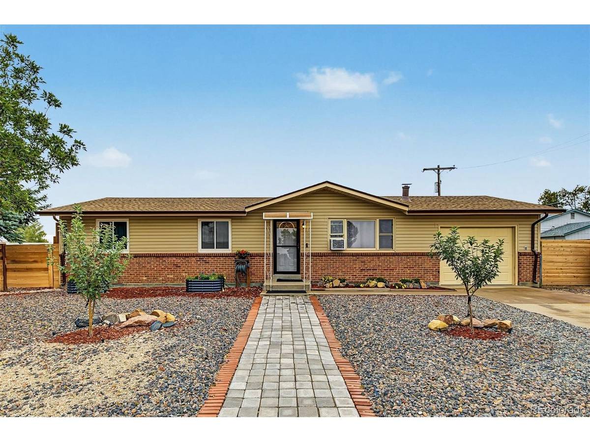 290 Kiowa, Bennett, CO 80102