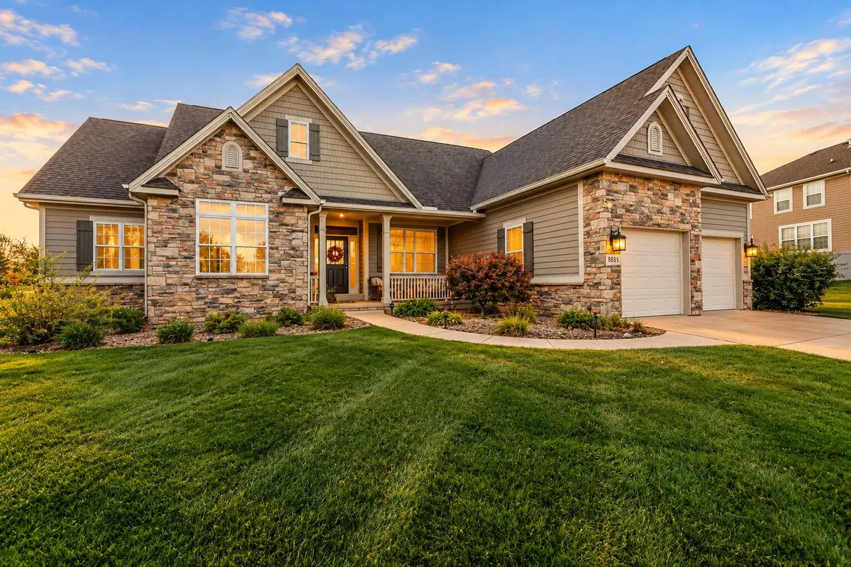 2351 Naples DR, Valparaiso, IN 46385