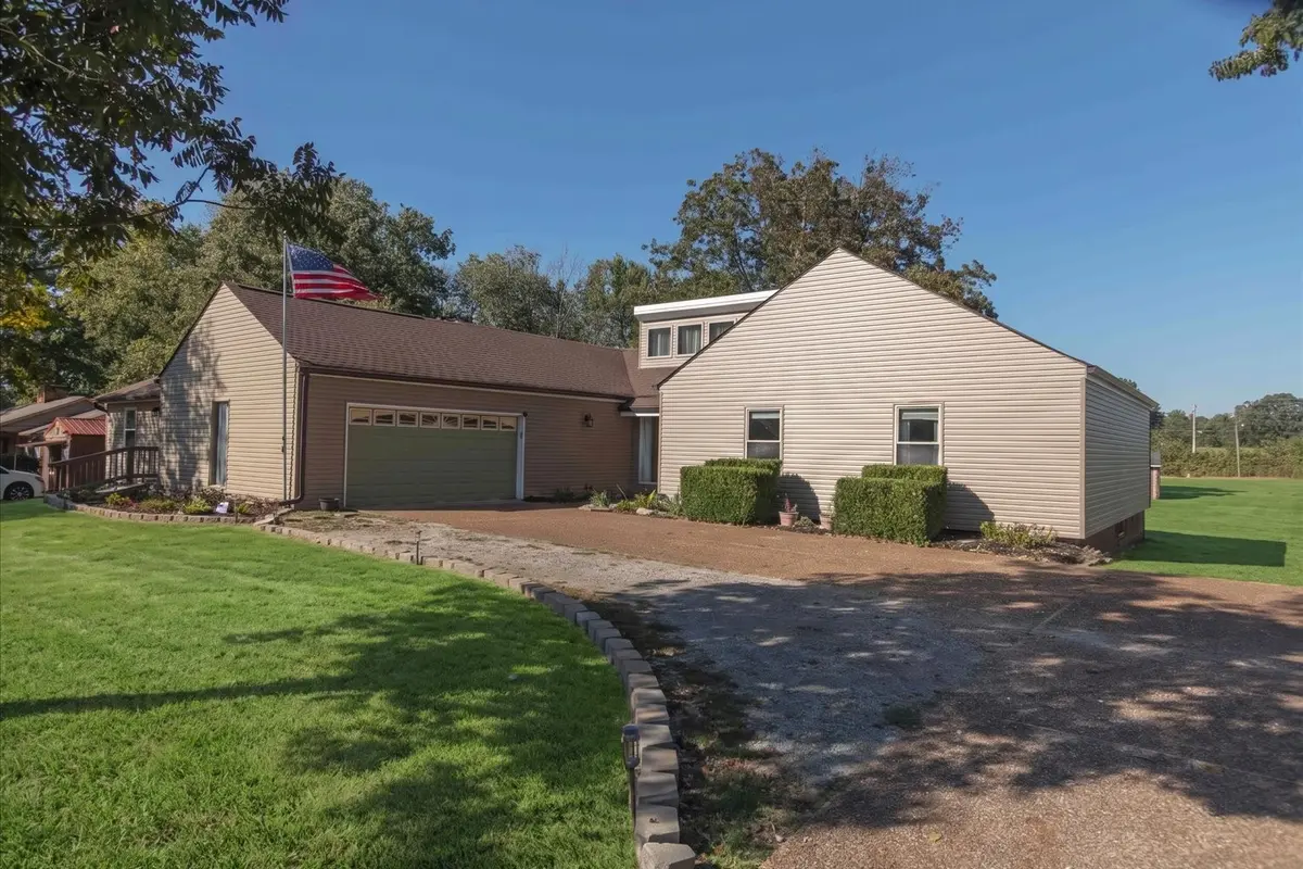1330 Chippendale Cir, Columbia, TN 38401