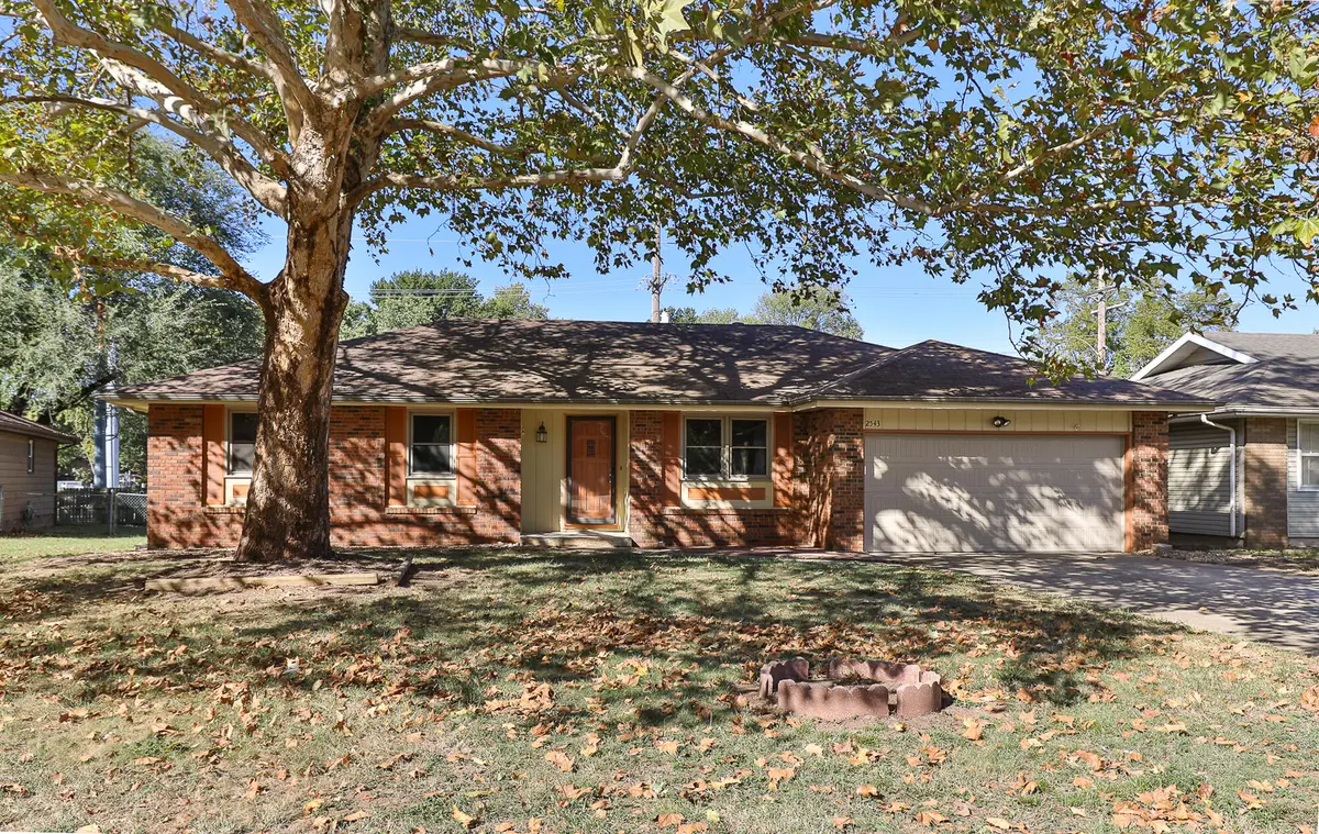 2543 S Pickwick AVE, Springfield, MO 65804