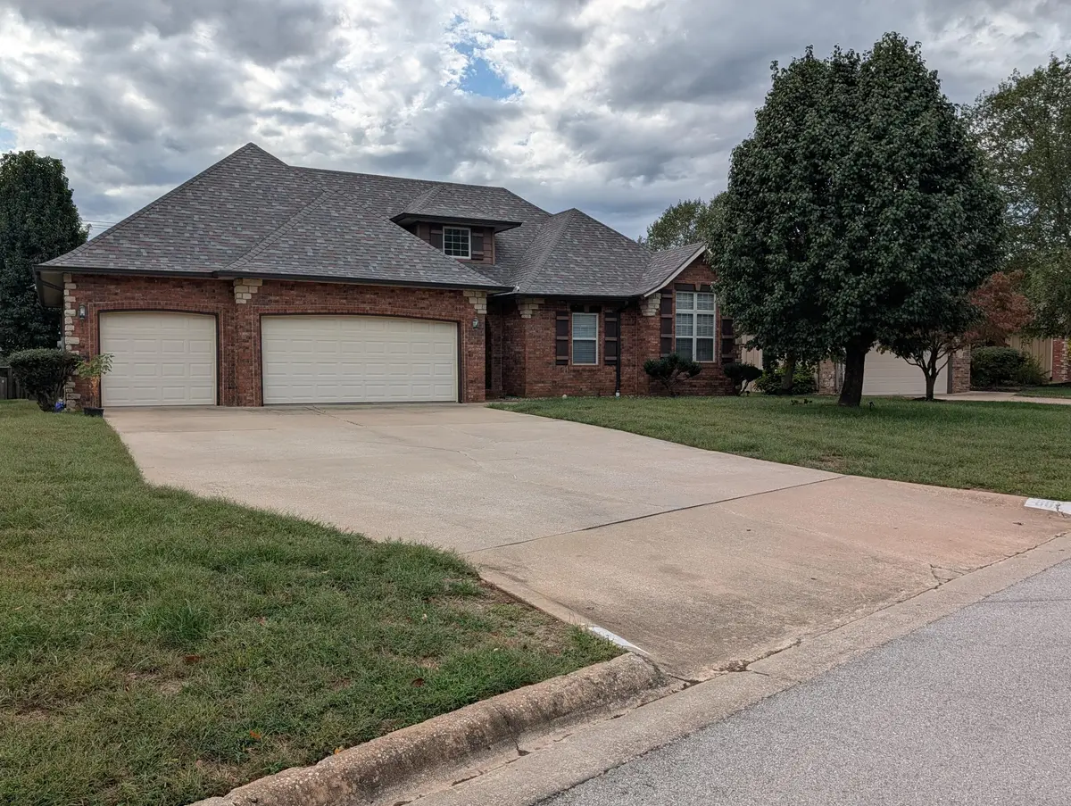802 E Current DR, Ozark, MO 65721