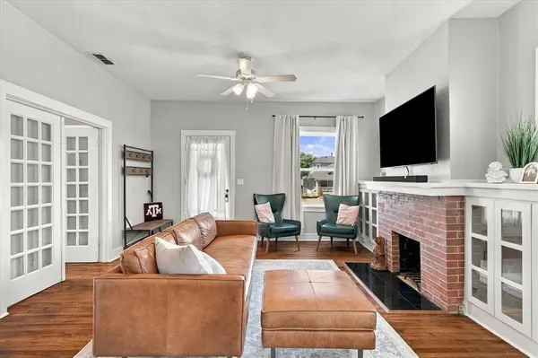 1933 Fairmount Avenue, Fort Worth, TX 76110