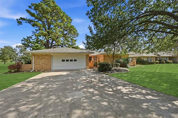 718 Kiowa Drive W, Lake Kiowa, TX 76240