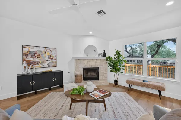 5706 Pecanwood LN, Austin, TX 78749