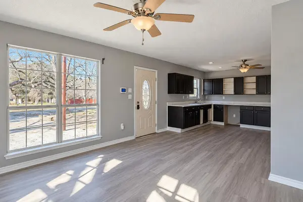 143 Twin Lakes LN, Bastrop, TX 78602