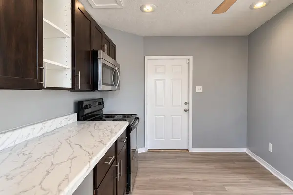 143 Twin Lakes LN, Bastrop, TX 78602