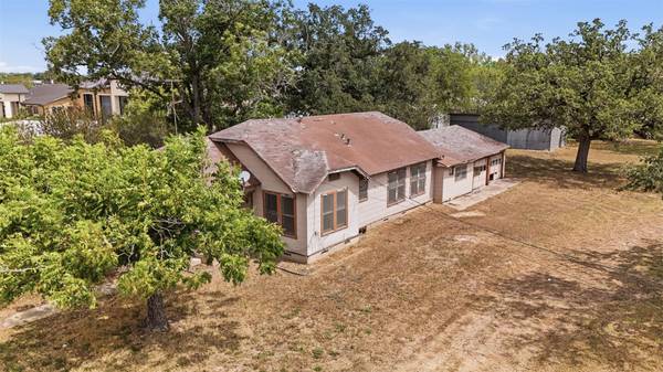 1602 Water ST, Gonzales, TX 78629