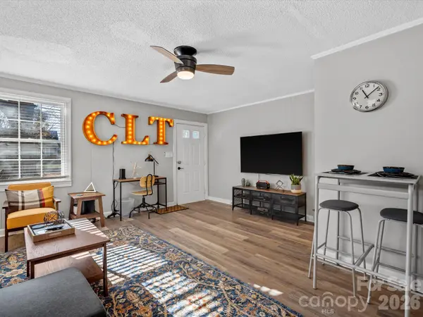 1136 Mona DR, Charlotte, NC 28206