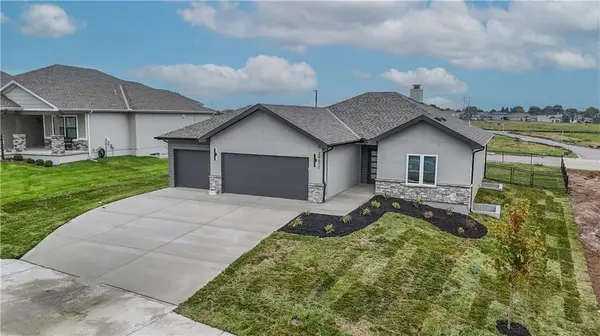 24612 W 60th TER, Shawnee, KS 66226