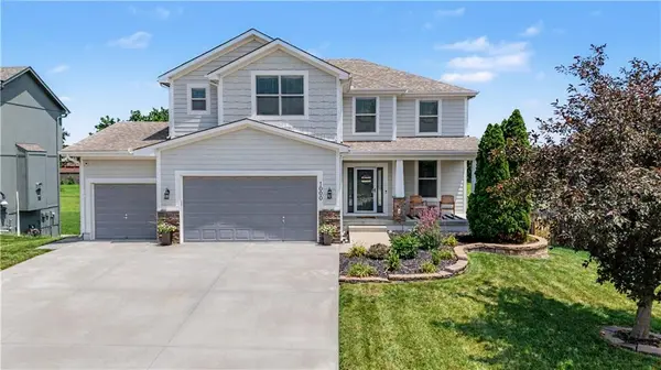 1000 BELLFLOWER LN, Greenwood, MO 64034