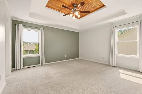 125 SE Topaz DR, Lee's Summit, MO 64063