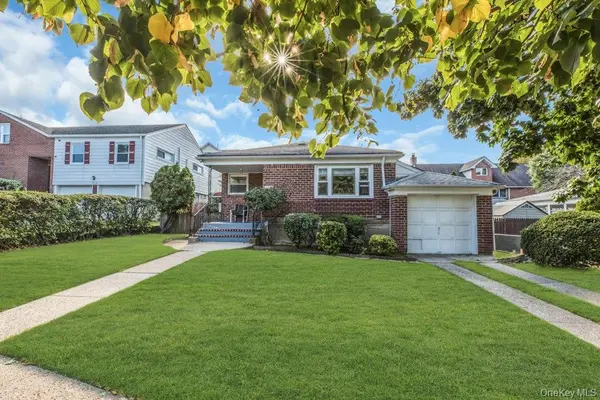 5310 Overbrook ST, Douglaston, NY 11362