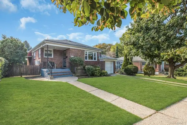 5310 Overbrook ST, Douglaston, NY 11362