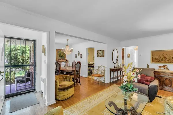 5310 Overbrook ST, Douglaston, NY 11362