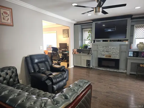127 Amherst RD, Valley Stream, NY 11581