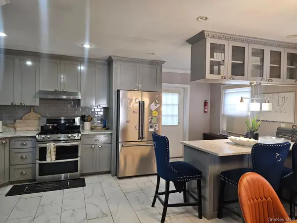 127 Amherst RD, Valley Stream, NY 11581