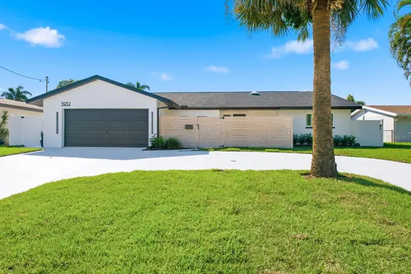3932 SHORE ACRES BLVD NE, St Petersburg, FL 33703