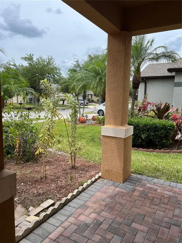 8810 CAMERON CREST DR, Tampa, FL 33626