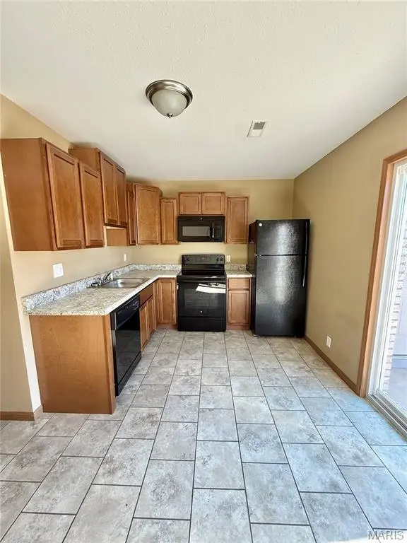 18 SARPY RD #D, Belleville, IL 62221