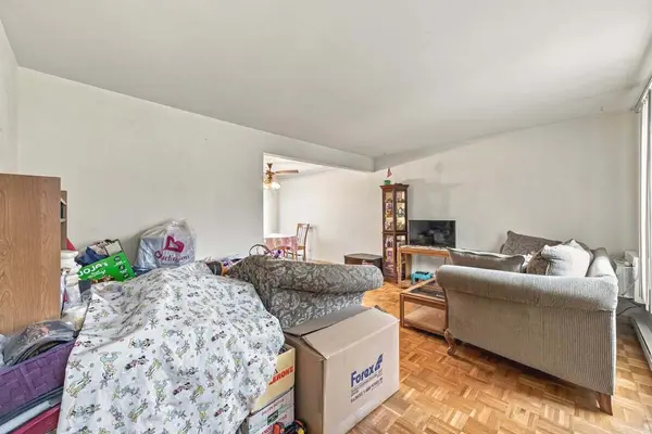 17W678 Kirkland LN, Villa Park, IL 60181