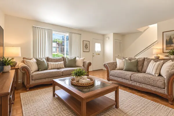 17W678 Kirkland LN, Villa Park, IL 60181
