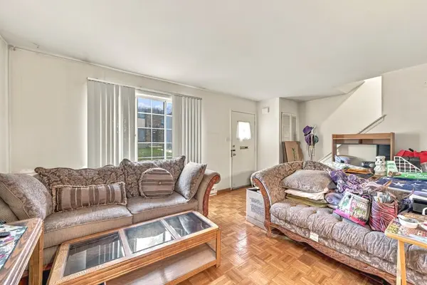 17W678 Kirkland LN, Villa Park, IL 60181