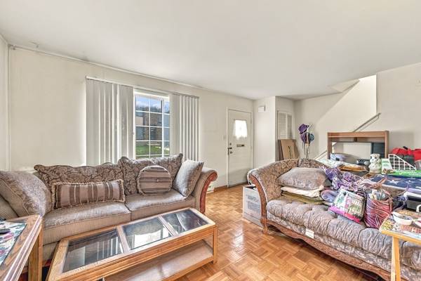 17W678 Kirkland LN, Villa Park, IL 60181