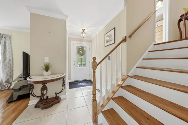 326 Greentree Pkwy, Libertyville, IL 60048