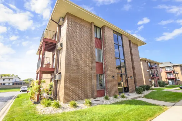 15736 Terrace DR #R02, Oak Forest, IL 60452