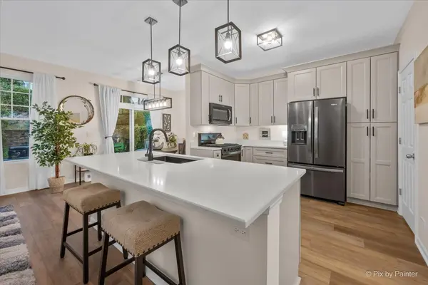 1954 Cobblestone DR, Carpentersville, IL 60110