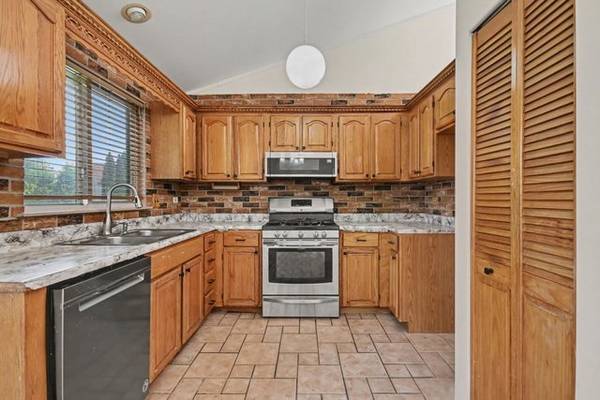1457 Beaumont CIR, Bartlett, IL 60103